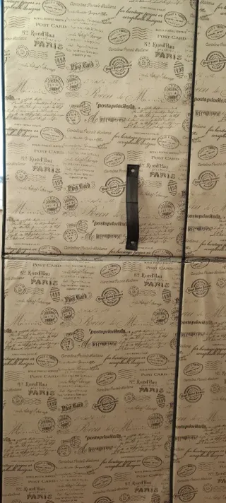 Guardaroba in tessuto beige e marrone