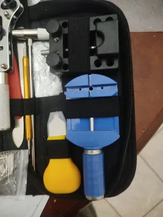 Kit manutenzione orologi,e apertura casse.Nuovo.