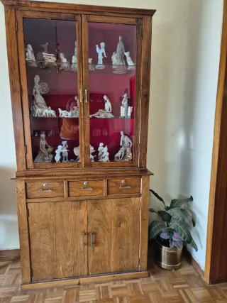 Vitrina antigua madera noble, nogal