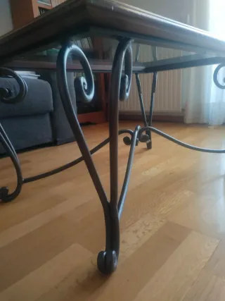 Mesa de centro cristal, madera y forja