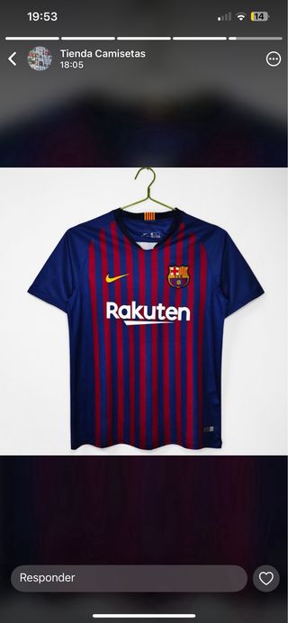 Abrigo negro acolchado con capucha