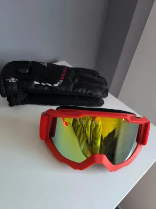 Gafas y guantes para nieve