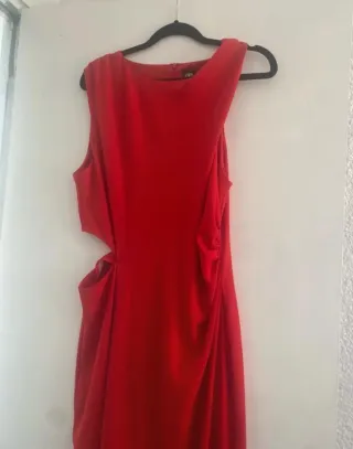 Vestido rojo con aberturas