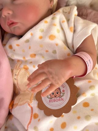 Bebé Reborn realista con chupete