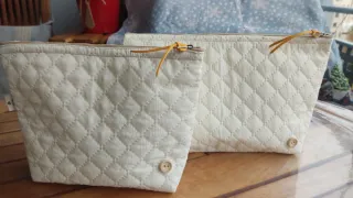 Conjunto 2 neceseres y 6 llaveros tela