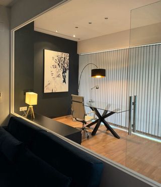 Lámpara de pie arco negro y dorado