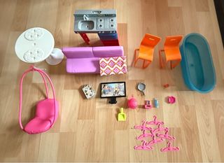Casa de Barbie con piscina y accesorios