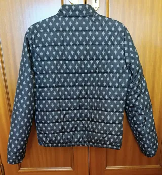 Cazadora acolchada estampada