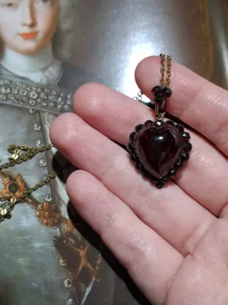 Colgante Corazón Victoriano Granate