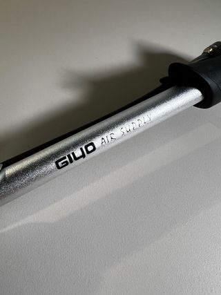 Bomba de Aire GIYO con Manómetro