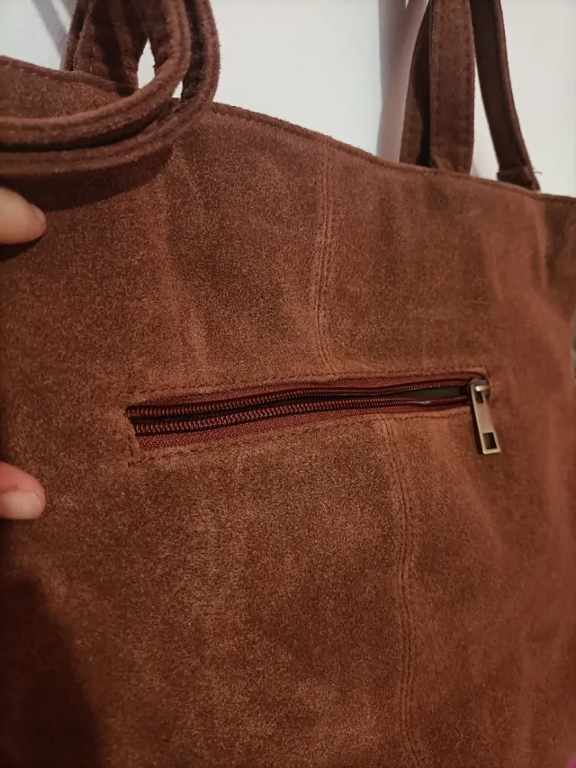 Bolso estilo étnico con plumas