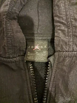 Chándal Jordan Negro con Logo Rojo