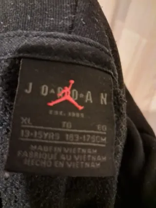 Chándal Jordan Negro con Logo Rojo