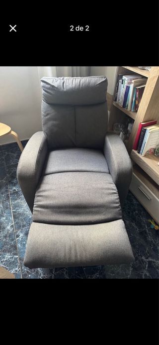 Sillón reclinable gris de tela