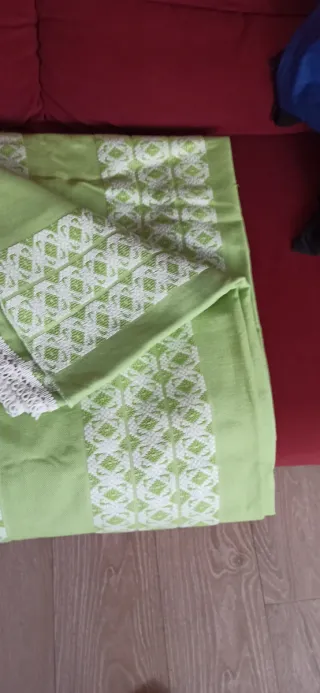 Colcha verde y blanca