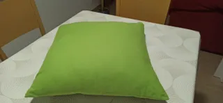 Colcha verde y blanca