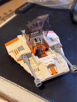 Lego Star Wars Snowspeeder + minifigura