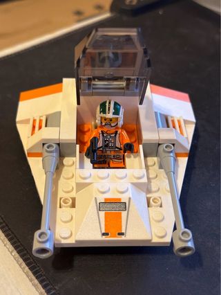 Lego Star Wars Snowspeeder + minifigura