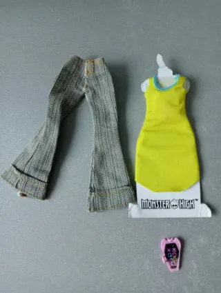 Ropa y Accesorios Barbie, Monster, Bratz