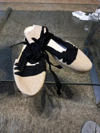 Alpargatas Saraguey Beige y Negro