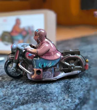 Moto di lamiera vintage