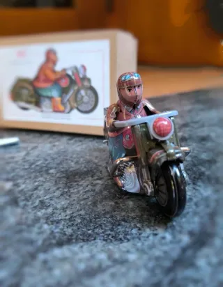 Moto di lamiera vintage