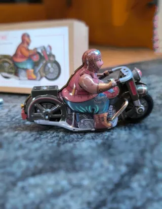 Moto di lamiera vintage