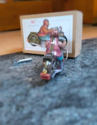 Moto di lamiera vintage