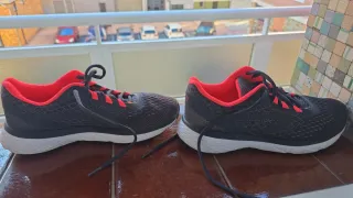 Zapatillas deportivas Decathlon gris y coral