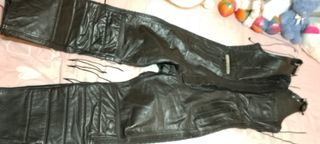 Mono de cuero talla M