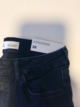 Pantalón pitillo Zara negro talla 36