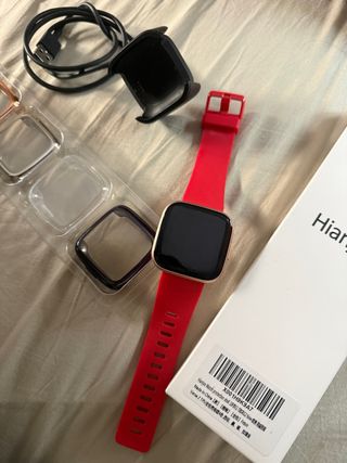 Fitbit Versa 2 - Correa Roja y Carcasa Dorada