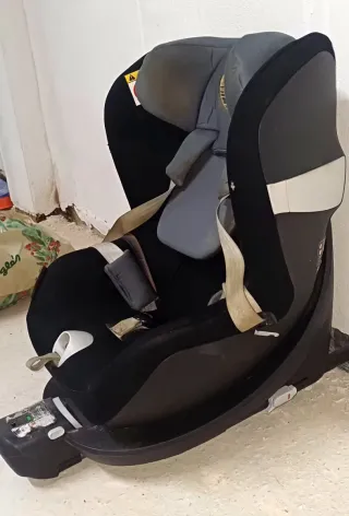 Silla de coche Cybex Gold con isofix.