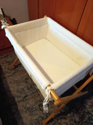 Cuco portátil para bebé de madera y tela