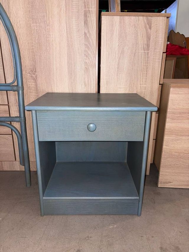 2 CABECEROS Y UNA MESITA