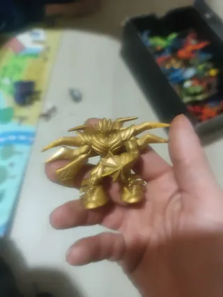 Gormiti Figura Dorada