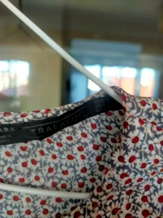 Blusa Zara corta florecitas