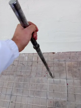 Barra de bíceps de metal