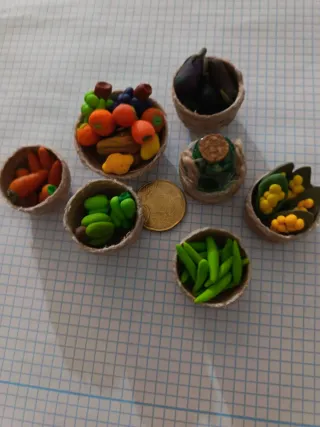 Miniaturas de comida para casas de muñecas