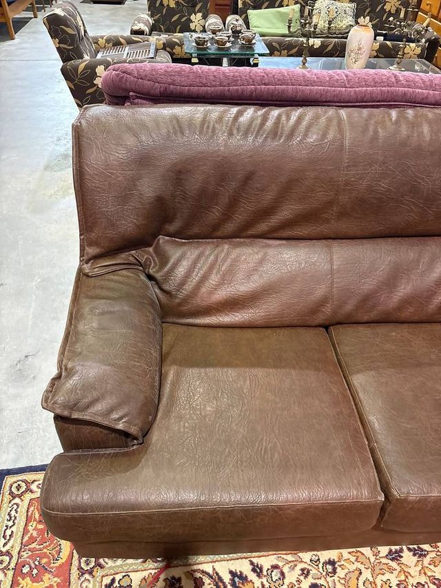 SOFÁ Y DOS SILLONES