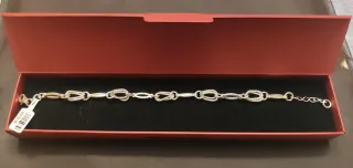 Pulsera de plata con eslabones entrelazados