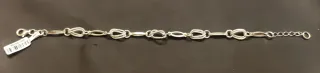 Pulsera de plata con eslabones entrelazados
