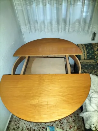 Mesa redonda extensible de madera