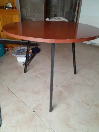 Mesa redonda con 6 sillas