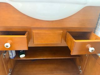 Mueble de baño madera con lavabo
