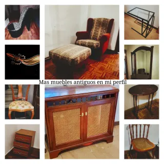 Mesa baja con dibujos extraños.