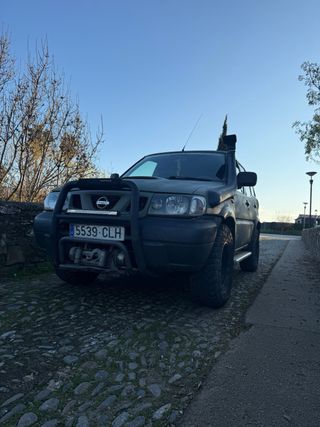 Nissan Terrano II 2003
