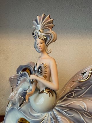 Figura porcelana Galos mujer sirena oro.