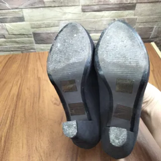 Zapatos negros nuevos