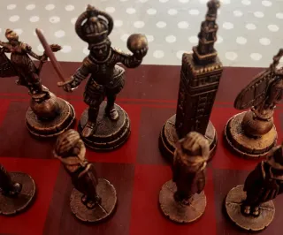 Ajedrez Metálico Figuras Sevilla